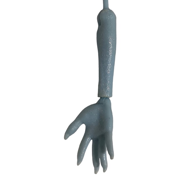 Monster high right arm and hand add free with other order - Picture 2 of 2